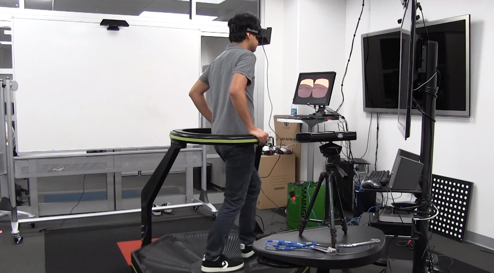 oculus-rift-omni-treadmill-mars-nasa.jpg